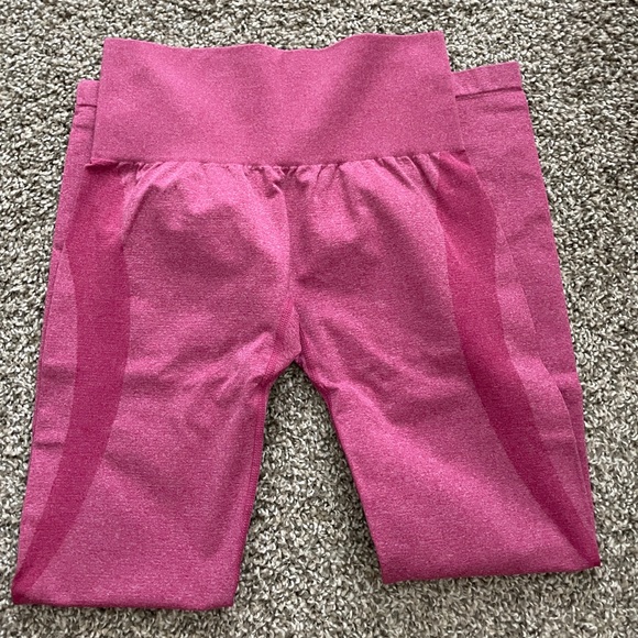 NVGTN contour leggings size small crimson color - Picture 3 of 3